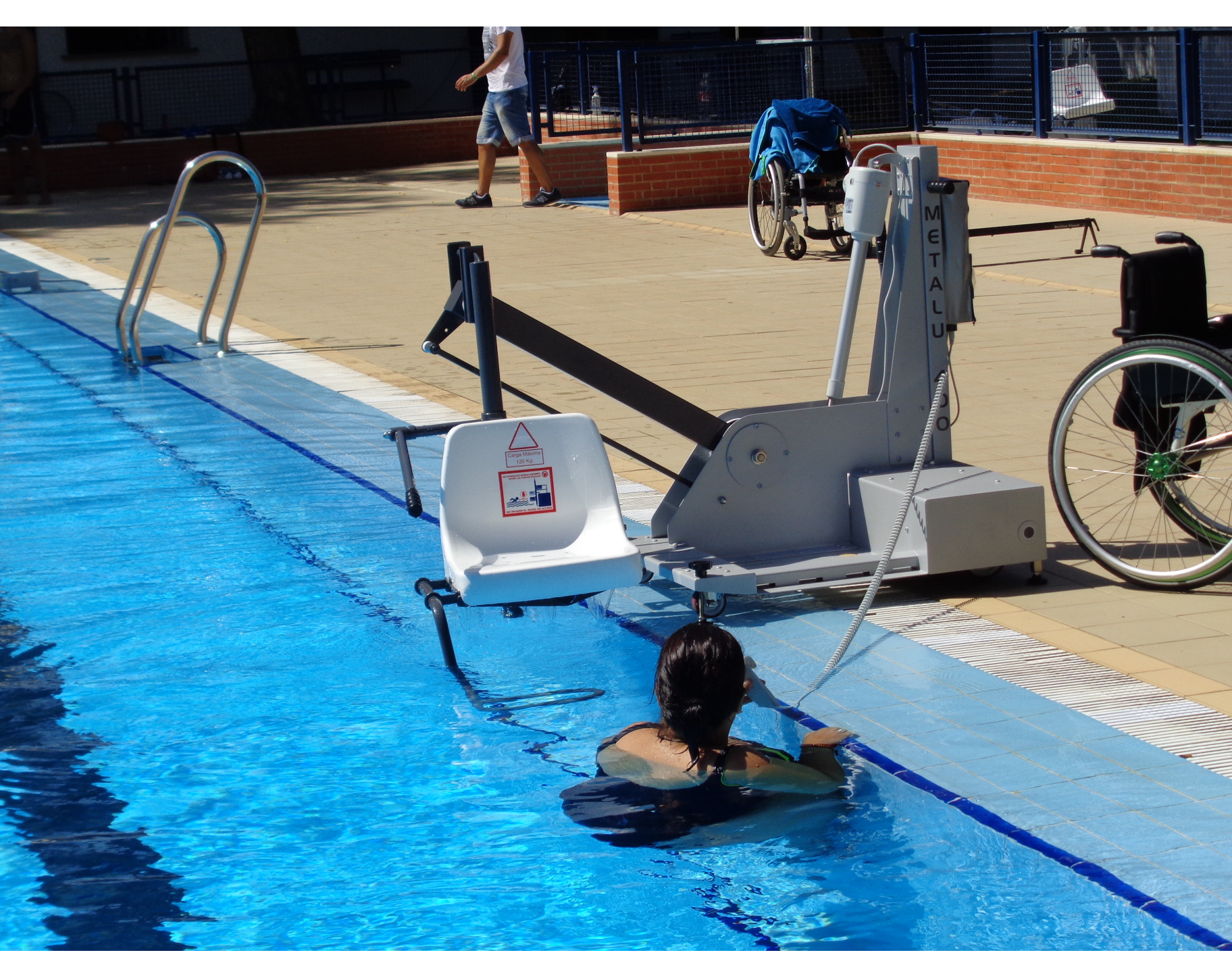 Elevador de piscina con batería - movible - hasta 150 kg
