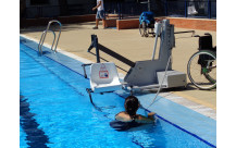 Elevador de piscina con batería - movible - hasta 150 kg-1
