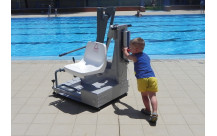Elevador de piscina con batería - movible - hasta 150 kg-3